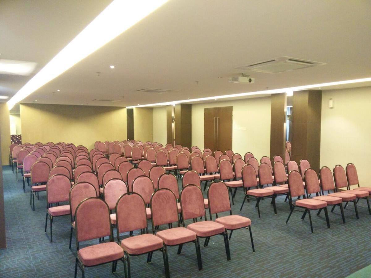 The Leverage Business Hotel Johor Bahru Buitenkant foto