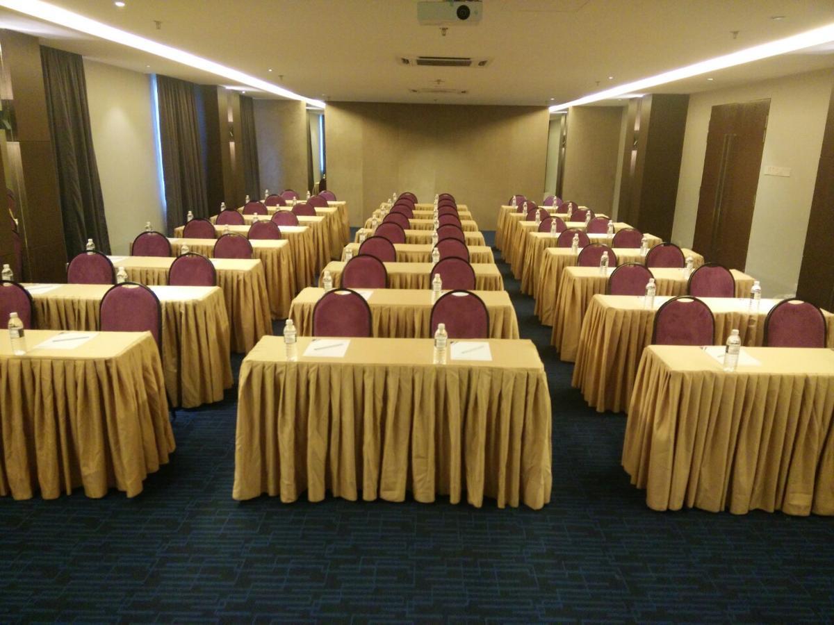 The Leverage Business Hotel Johor Bahru Buitenkant foto