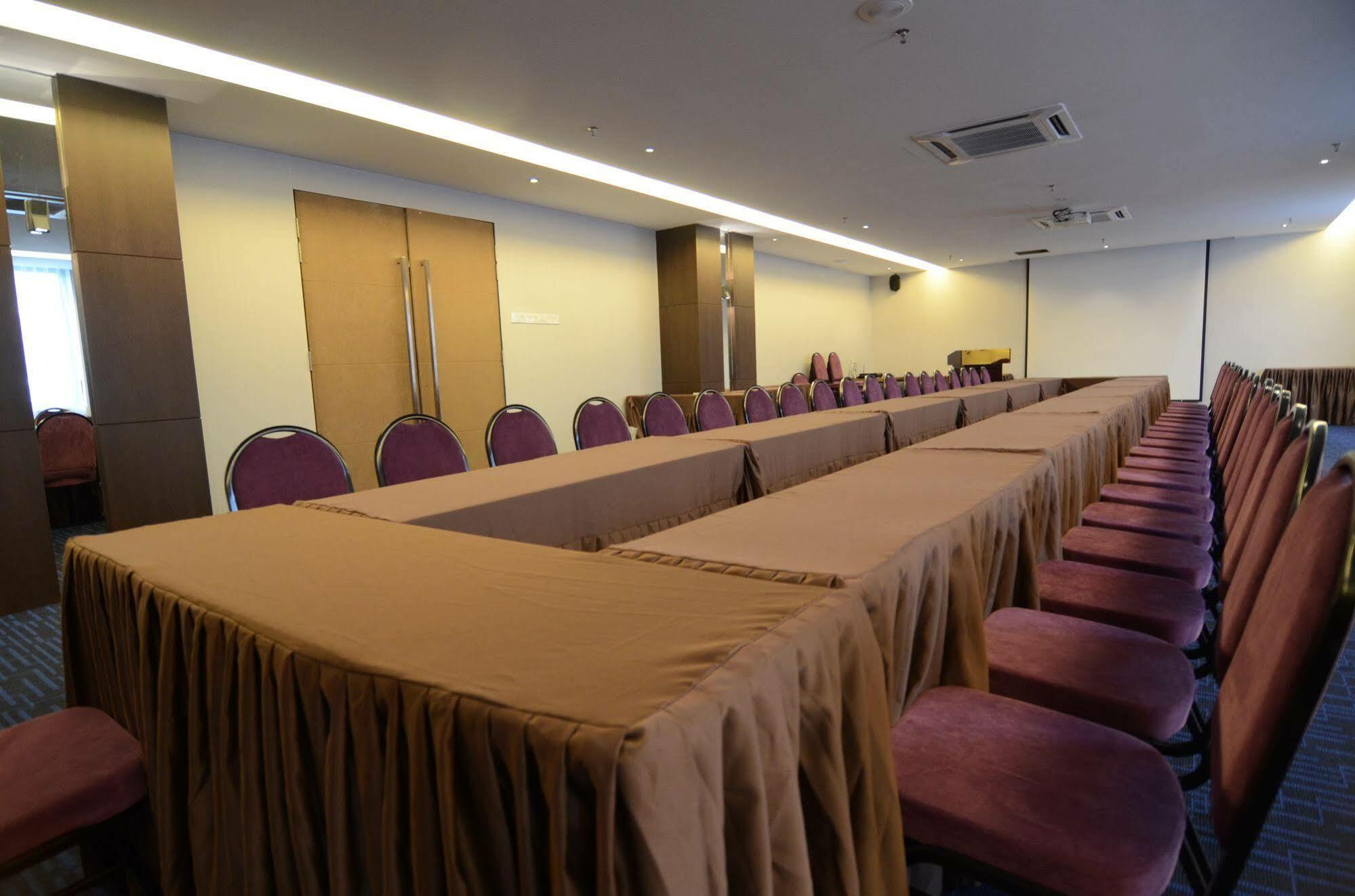 The Leverage Business Hotel Johor Bahru Buitenkant foto