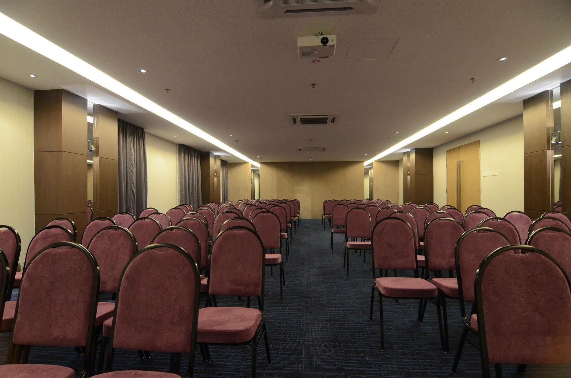 The Leverage Business Hotel Johor Bahru Buitenkant foto